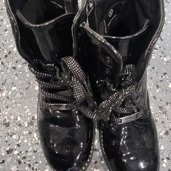 Boots - Picture 3 of 7